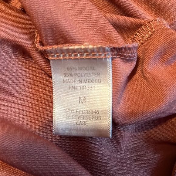 𝅺CHARLOTTE Russe Mauve dress with butterfly sleeves and large keyhole cutout - Picture 5 of 6